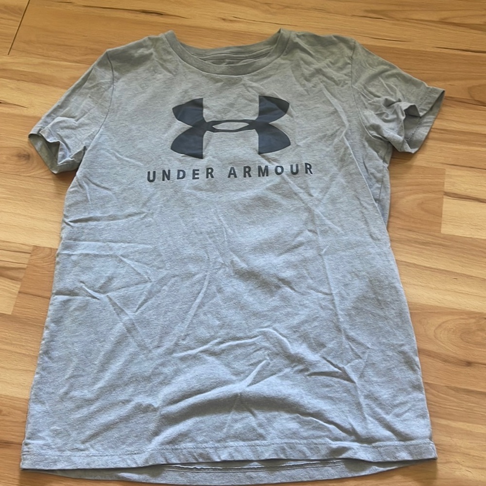 Woman’s Under Armour Tee Shirt